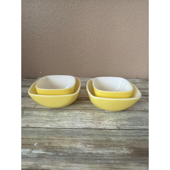 Vintage Pyrex Yellow Square Hostess Bowls 407 and 410 Set of 4 USA - Picture 3 of 10